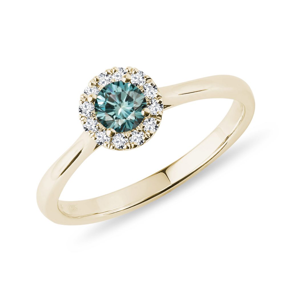 Zlatý prsteň s briliantmi modrej a bielej farby | KLENOTA