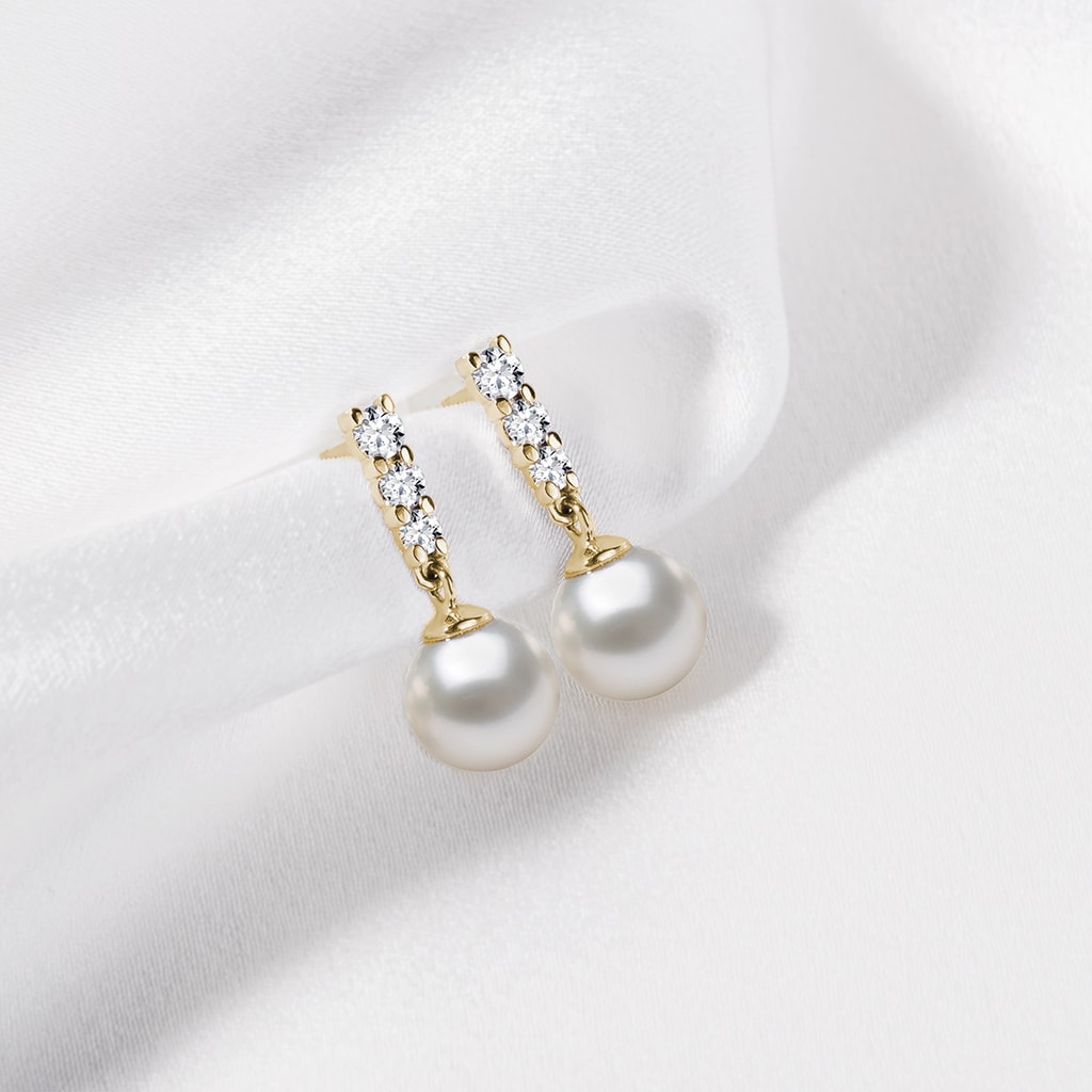 Zlaté náušnice s perlou a briliantmi | KLENOTA