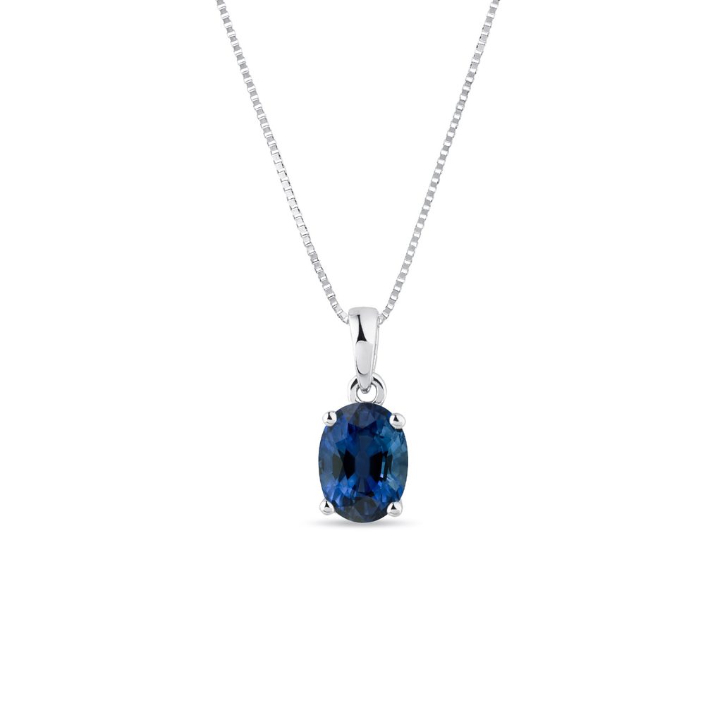 Oval sapphire necklace in white gold | KLENOTA