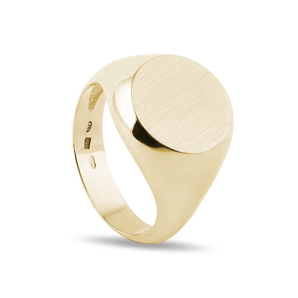 Round signet ring in yellow gold | KLENOTA