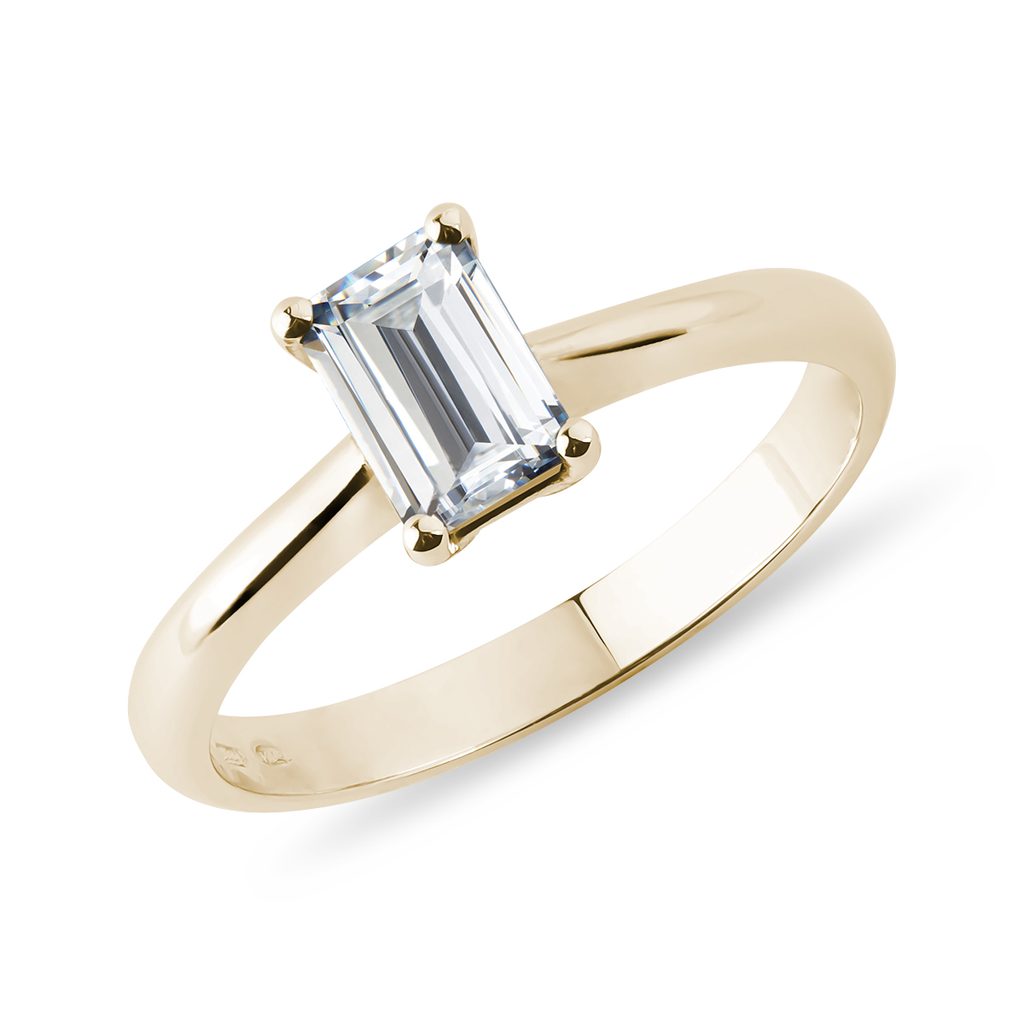Emerald cut diamond ring in yellow gold | KLENOTA