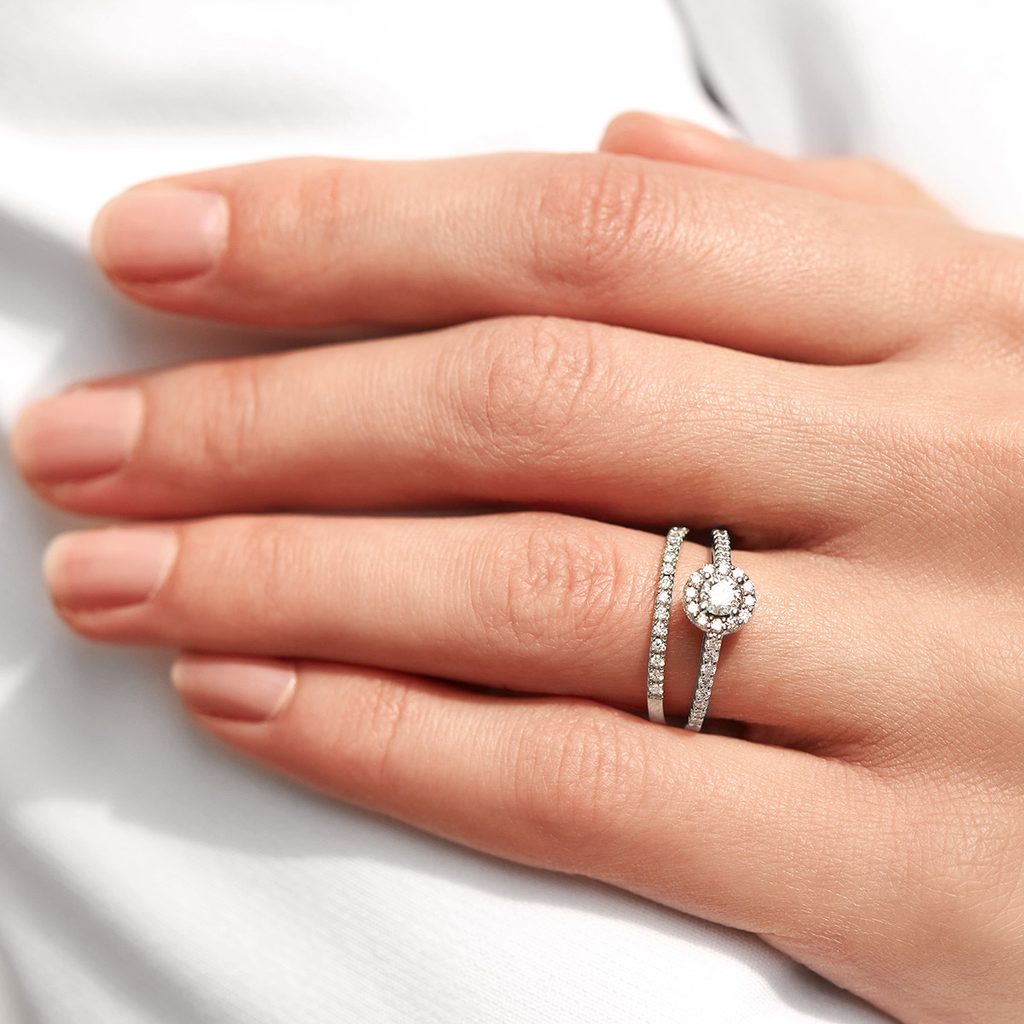 Engagement diamond ring set in 14k white gold | KLENOTA