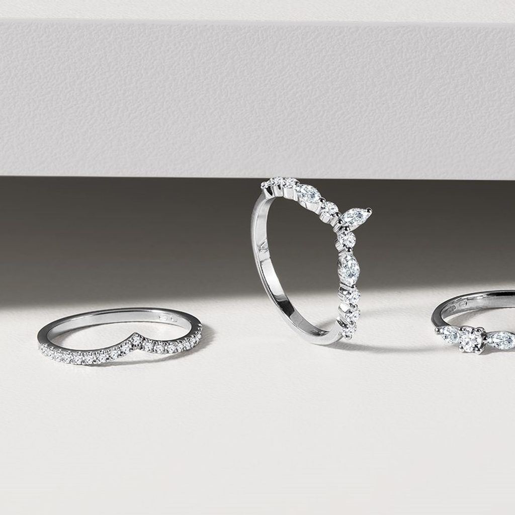 Trendy Diamond Engagement Set in White Gold | KLENOTA