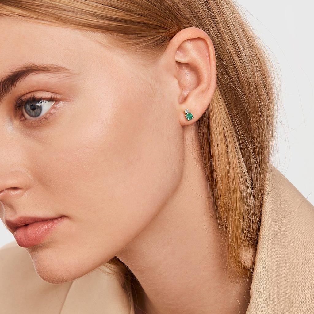 Smaragd Ohrringe aus Gelbgold mit Diamanten | KLENOTA