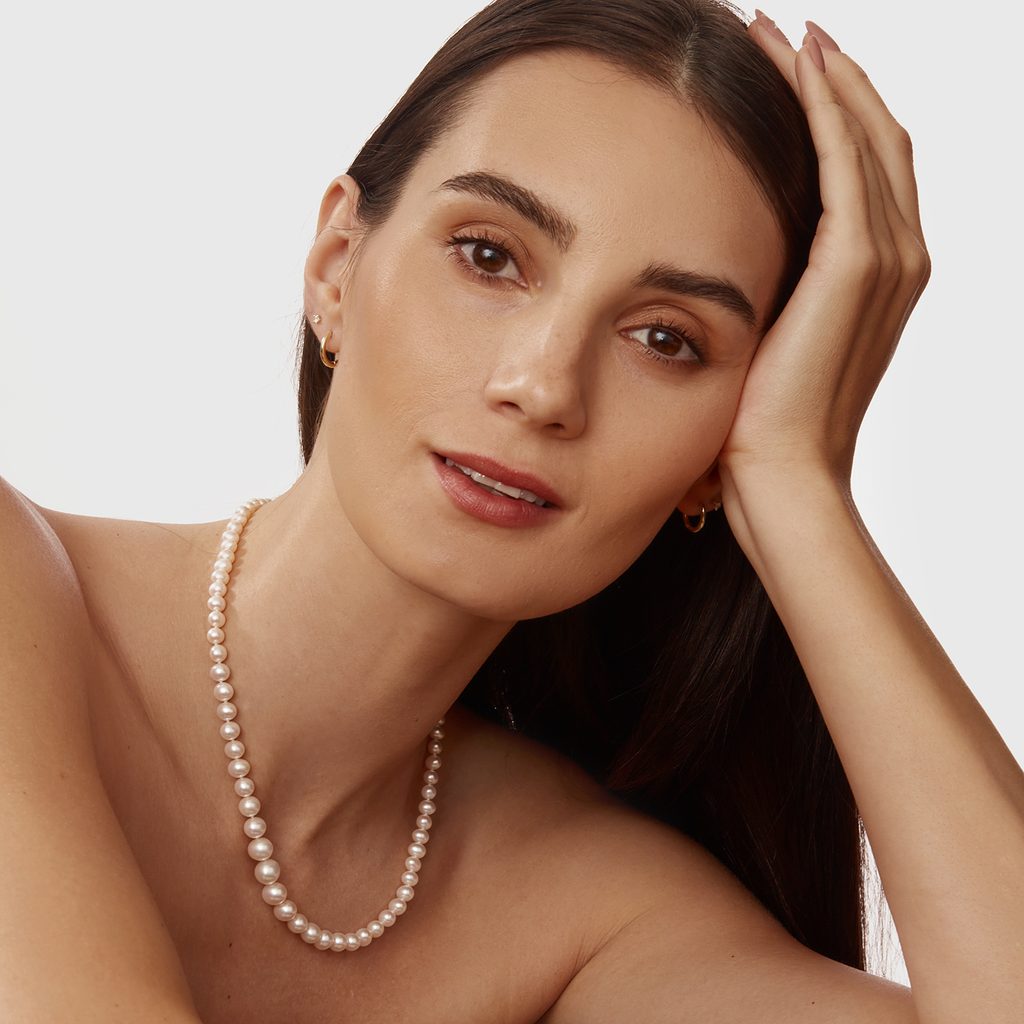 Kónický perlový náhrdelník se zapínáním v bílém zlatě | KLENOTA