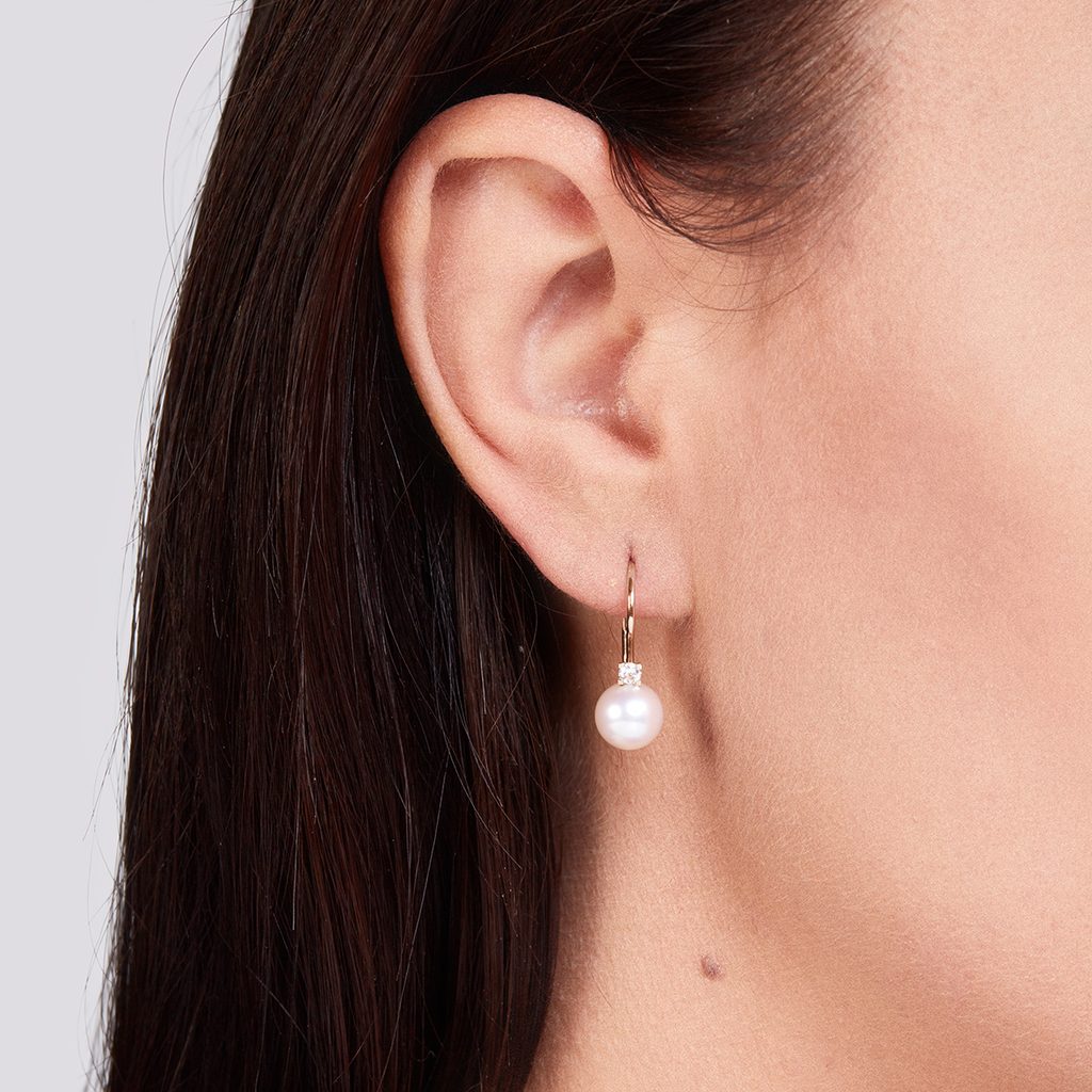 Boucles d'oreilles forgée dans l'or rose avec perles d'eau douce et  diamants | KLENOTA