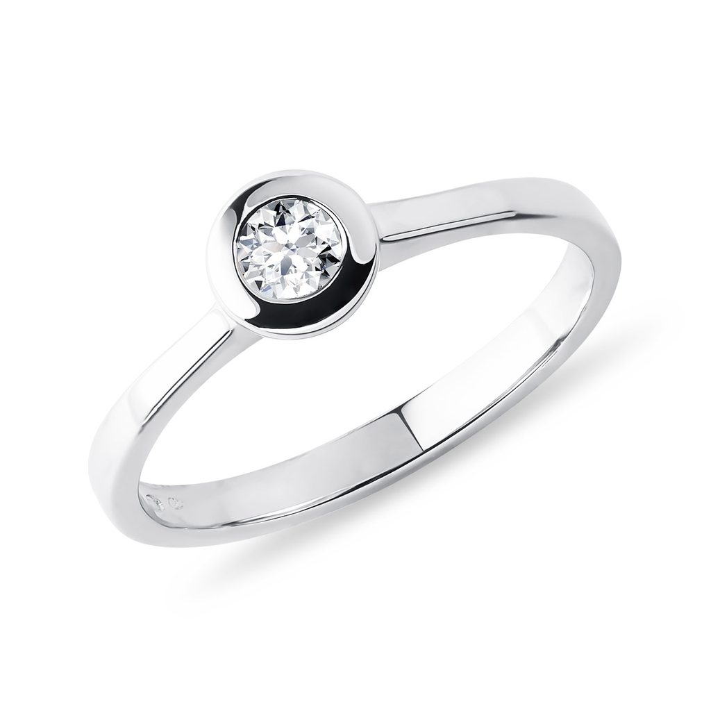 Prsten z bílého zlata s bezel diamantem | KLENOTA