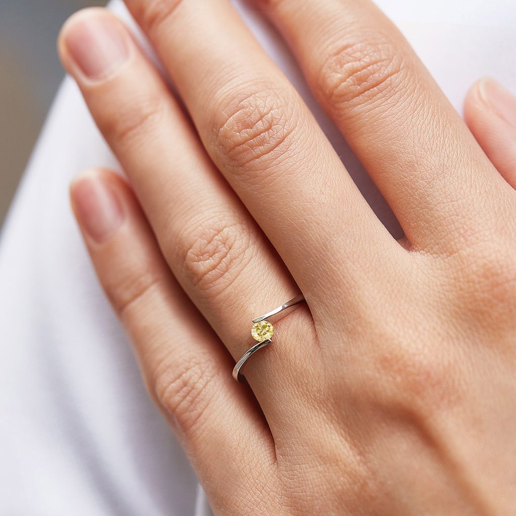Yellow diamond spiral ring in white gold | KLENOTA