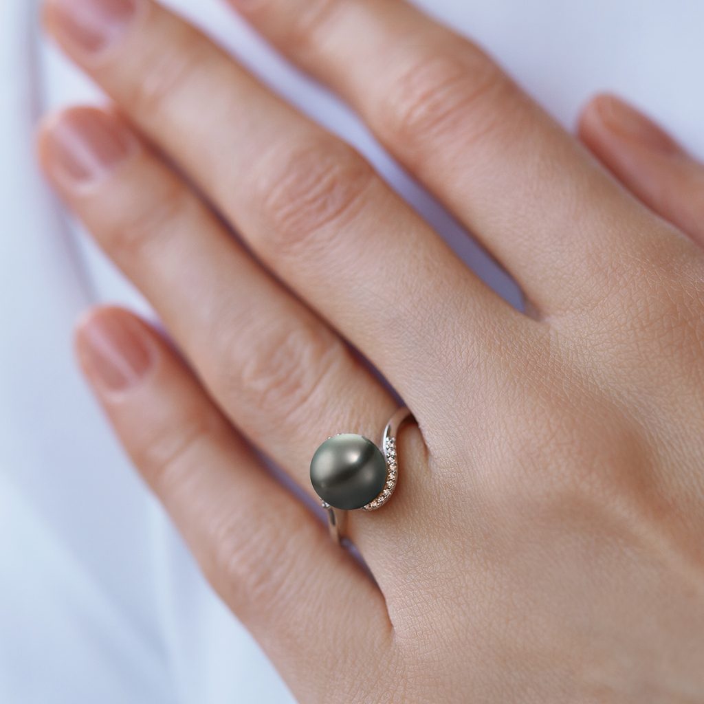 Tahitian pearl and diamond ring in white gold | KLENOTA