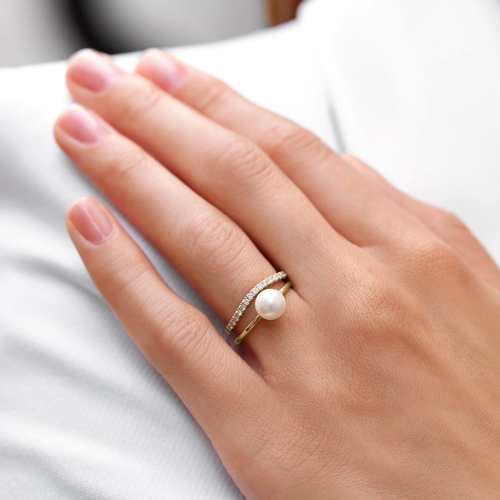 Gold Ring with Freshwater Pearl | KLENOTA