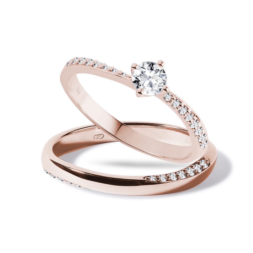 Jeu de bagues de fiançailles et de mariage en or rose avec diamants |  KLENOTA
