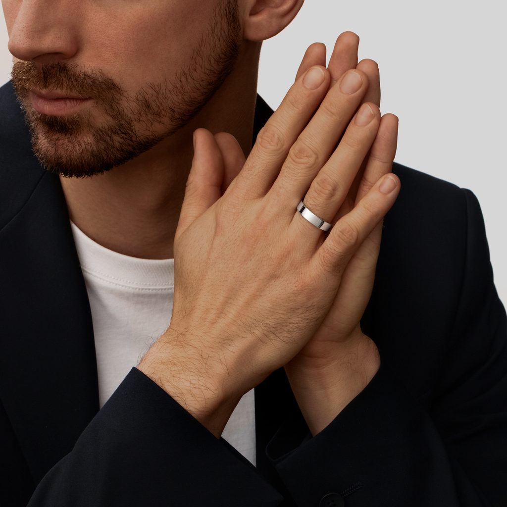 Classic men's wedding ring in white gold | KLENOTA