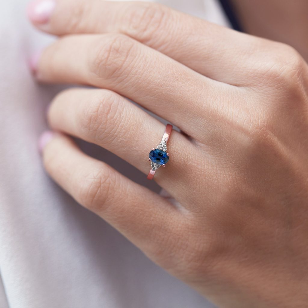 Sapphire and diamond ring in rose gold | KLENOTA