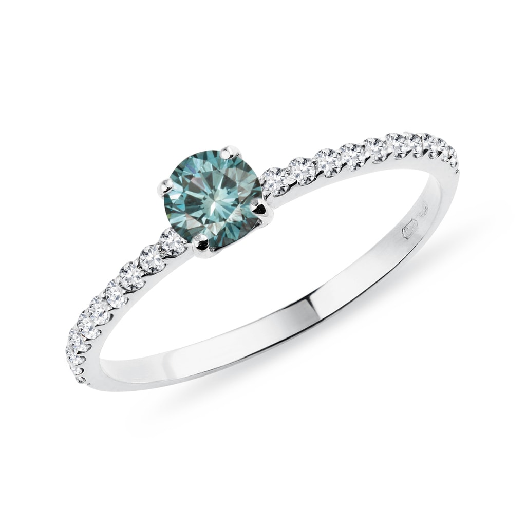 Zlatý zásnubní prsten s modrým diamantem | KLENOTA