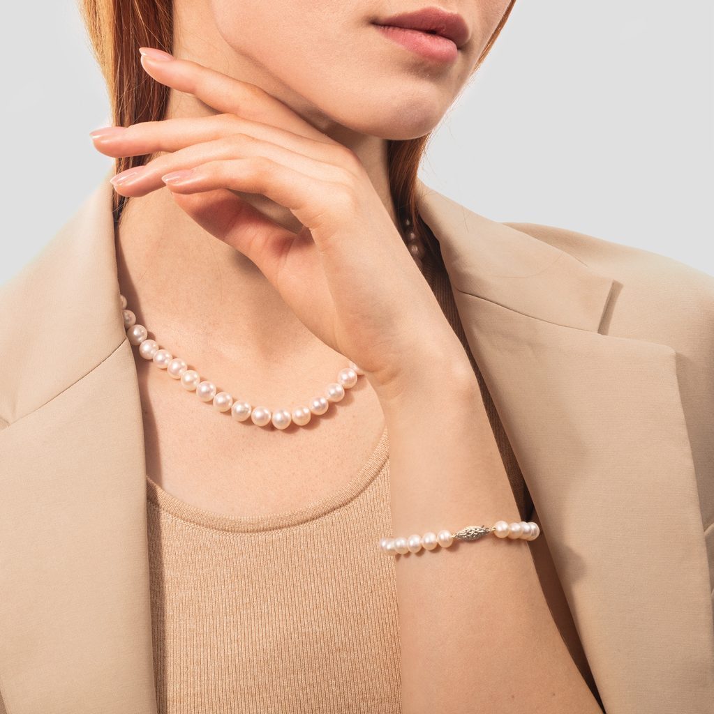 Pearl Necklace with White Gold Fastening | KLENOTA