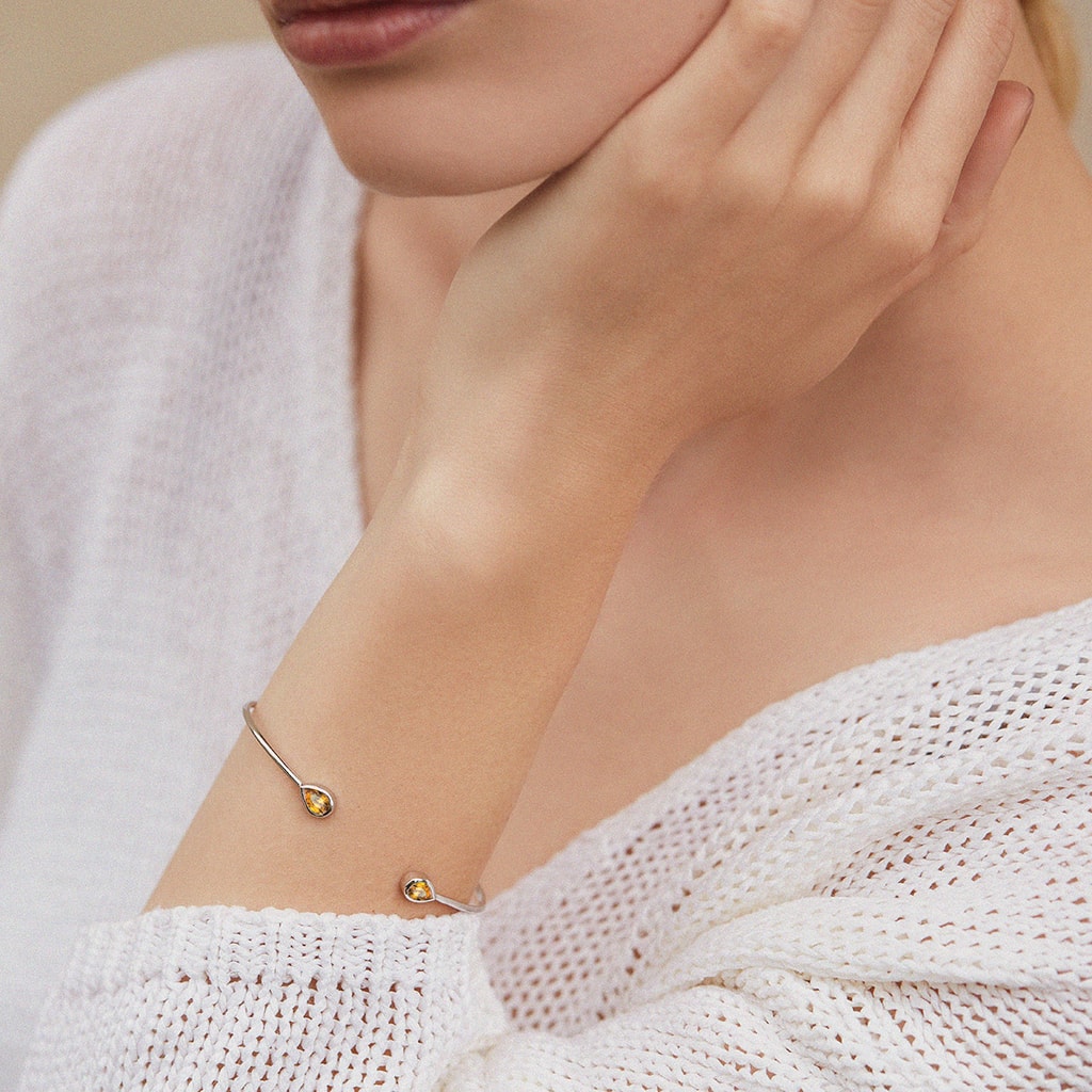 Elegant white gold bangle bracelet with citrines | KLENOTA