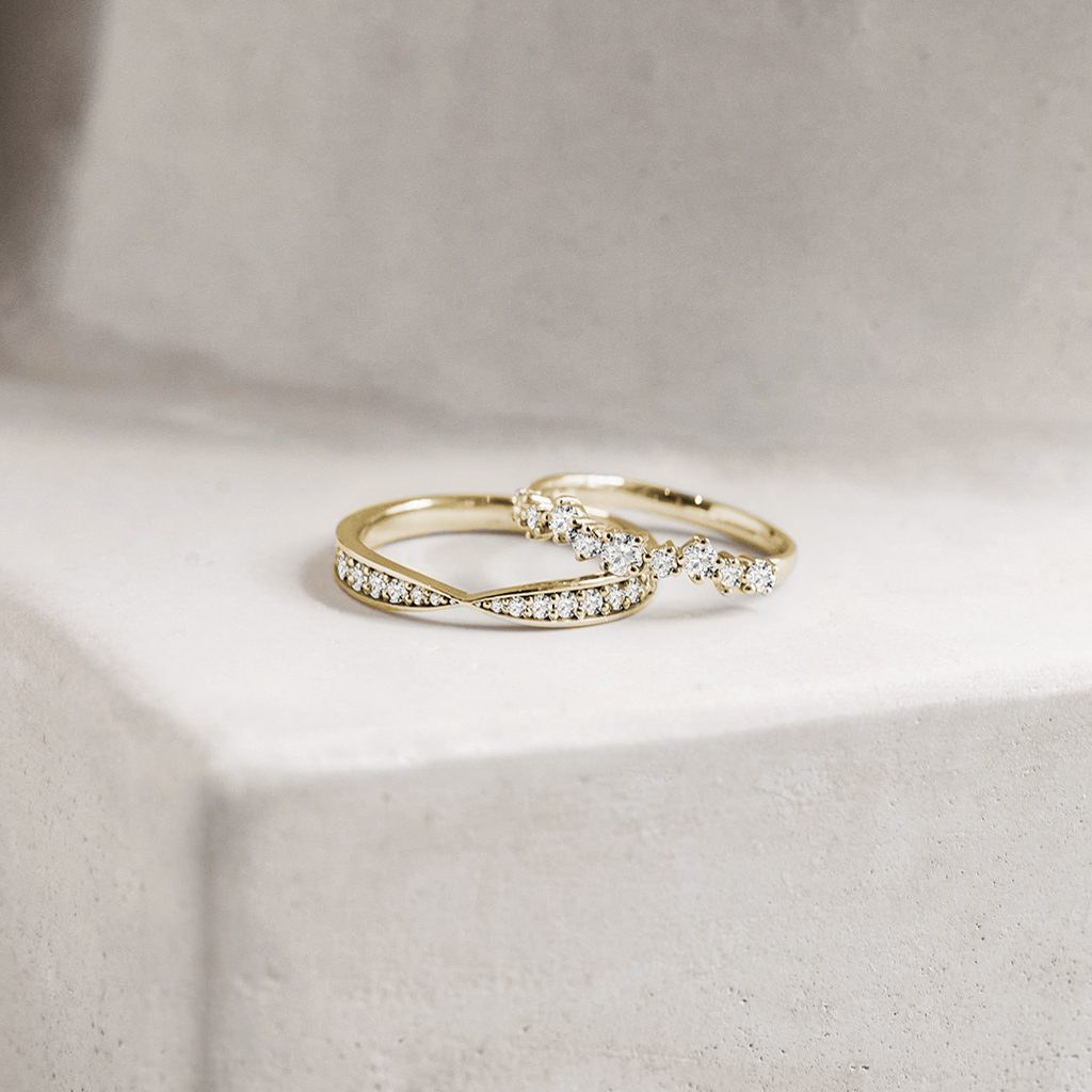 Diamond wedding ring in yellow gold | KLENOTA
