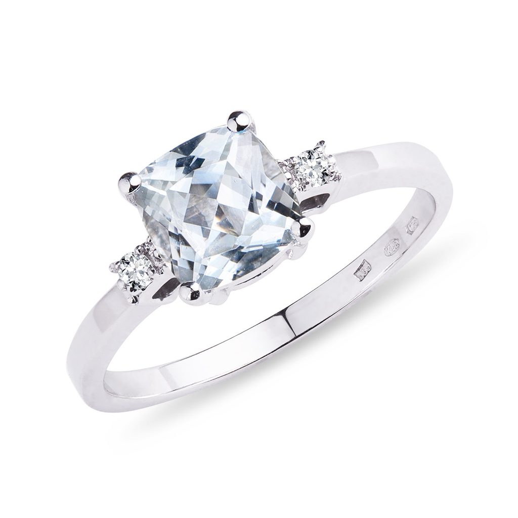 Zlatý prsten s cushion akvamarínem a diamanty | KLENOTA