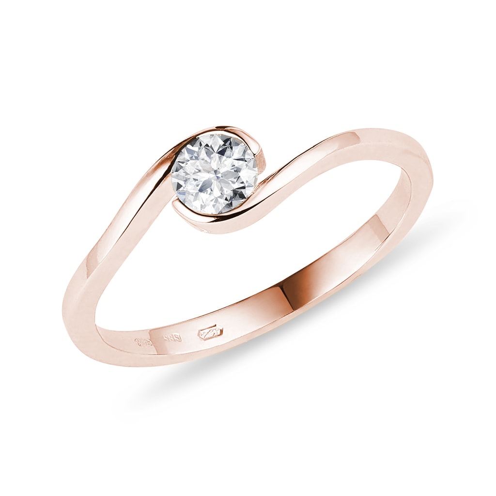 Asymmetric ring with a diamond in pink gold | KLENOTA