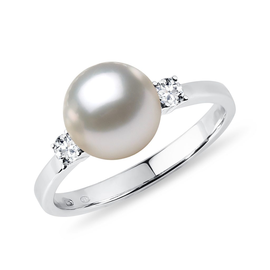 Akoya pearl and diamond ring in white gold | KLENOTA