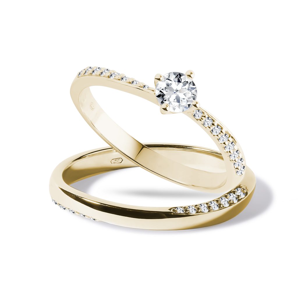 Jeu de bagues de fiançailles et de mariage en or jaune avec diamants |  KLENOTA