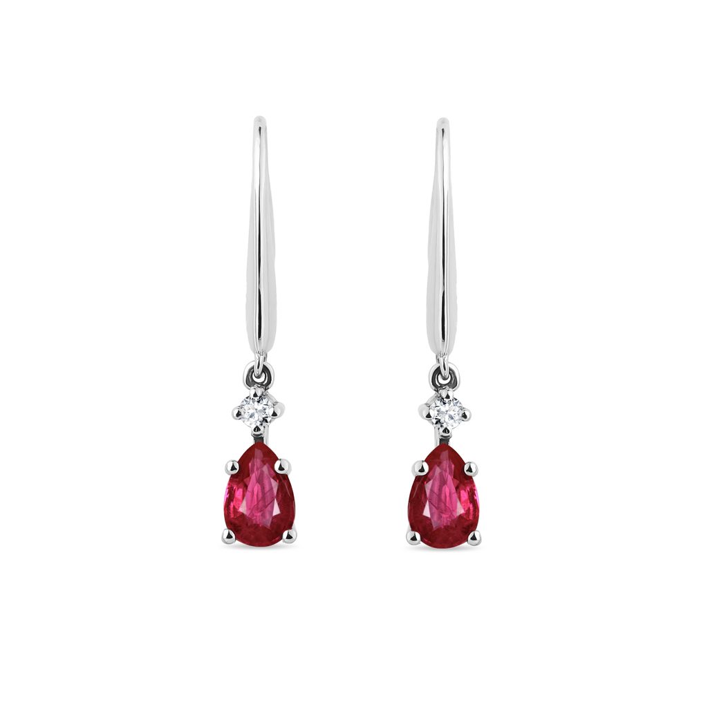 Boucles d'oreilles pendantes avec rubis et diamants | KLENOTA