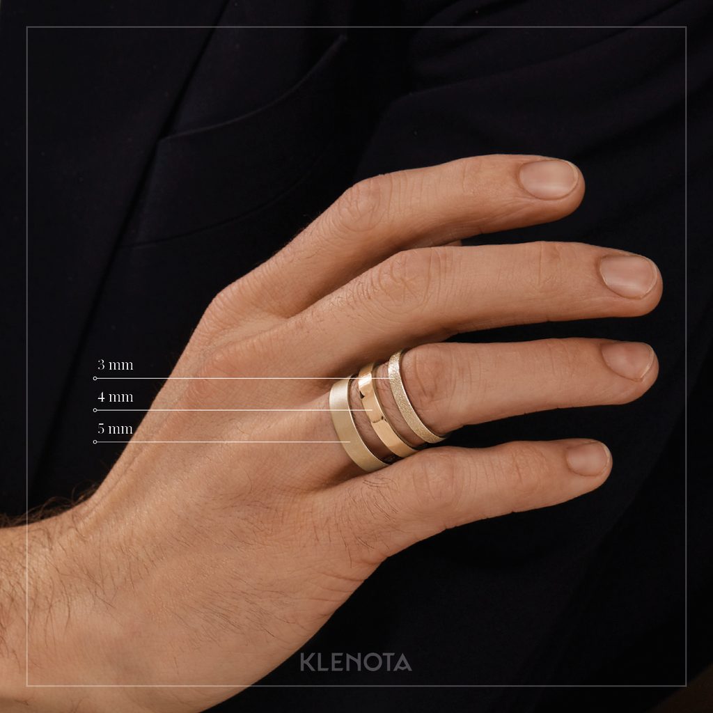 Men's satin finish wedding ring in yellow gold | KLENOTA