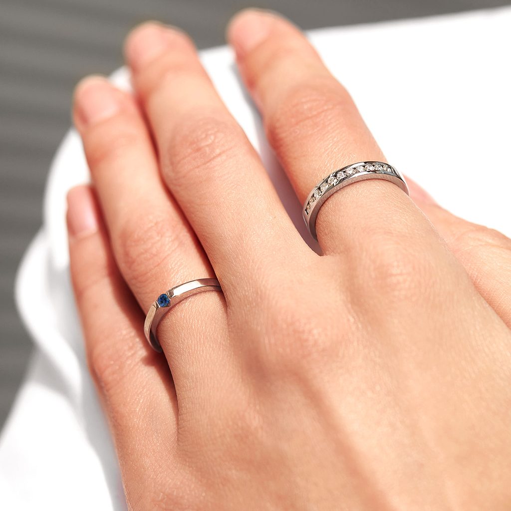 Round sapphire ring in 14k white gold | KLENOTA