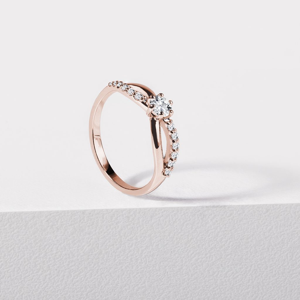 Prsten v růžovém zlatě s brilianty | KLENOTA