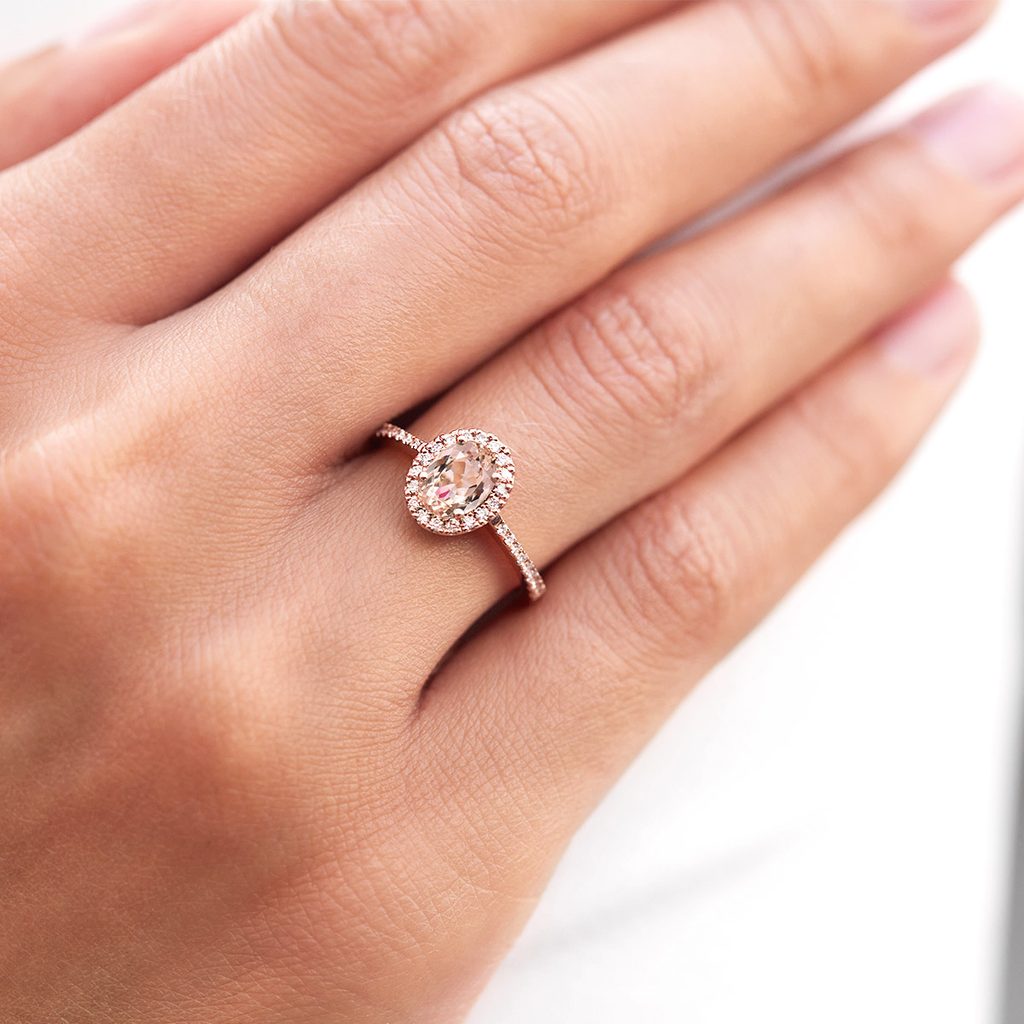 Morganite engagement ring in 14kt rose gold | KLENOTA