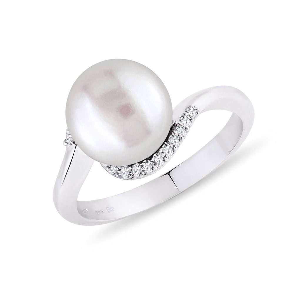 Zlatý prsten s perlou a diamanty | KLENOTA