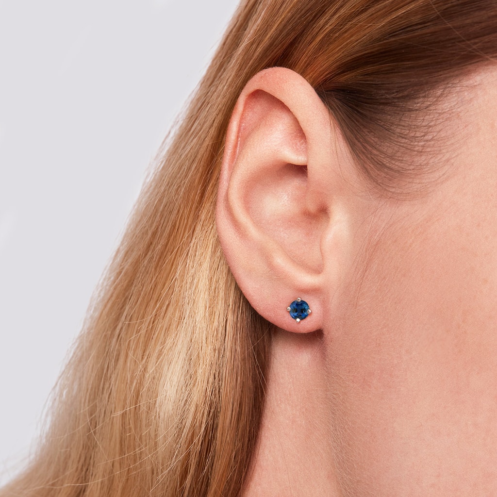 Sapphire Earrings Studs in White Gold | KLENOTA