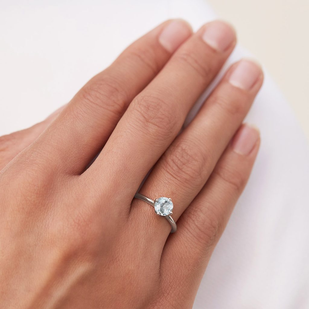 Aquamarine engagement ring in 14k white gold | KLENOTA
