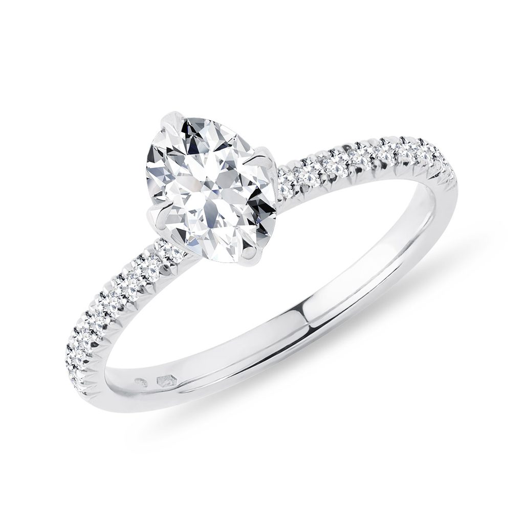 Diamantový zásnubní prsten oval cut z bílého zlata | KLENOTA