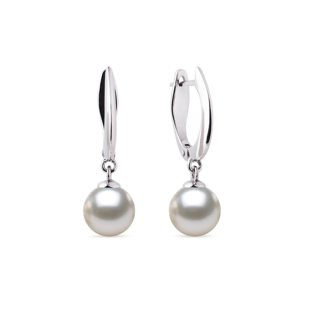 Akoya pearl drop earrings in white gold | KLENOTA