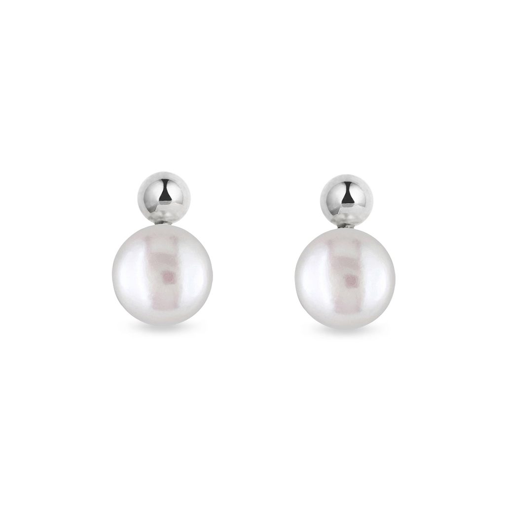 Modern pearl earrings in white gold | KLENOTA