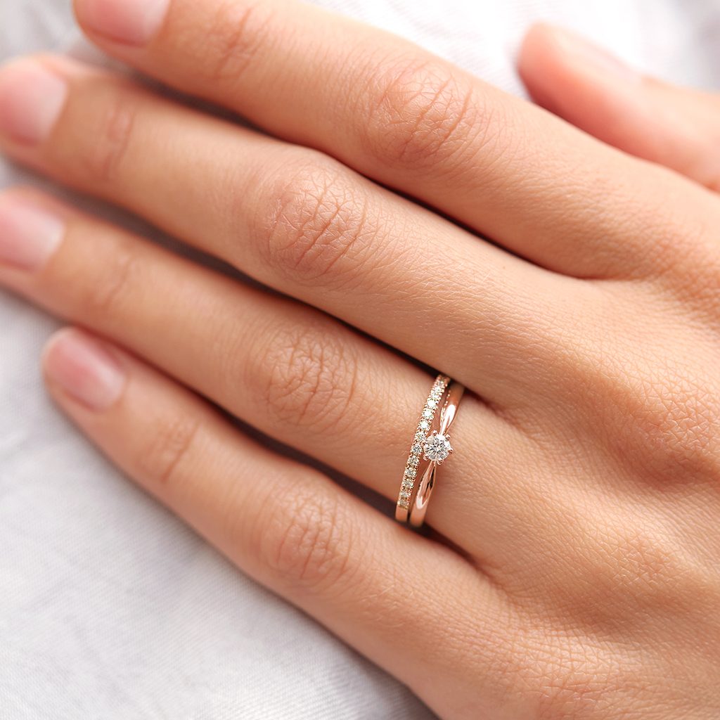 Diamond engagement ring set in rose gold | KLENOTA