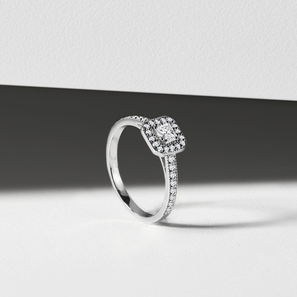 Diamantový zásnubný prsteň z bieleho zlata | KLENOTA