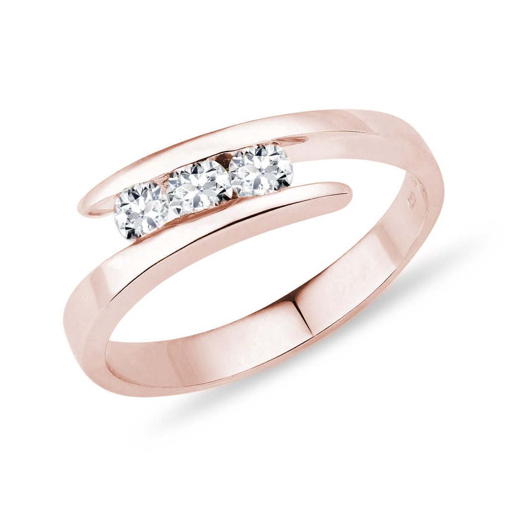 Prsten se třemi diamanty v růžovém zlatě | KLENOTA