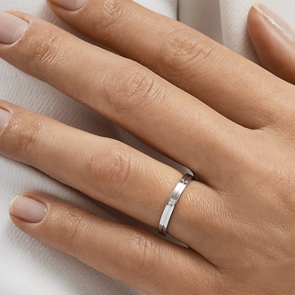 Diamond White Gold Ladies' Wedding Ring | KLENOTA