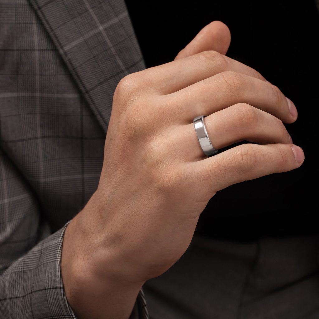 Modern men's ring in white gold | KLENOTA