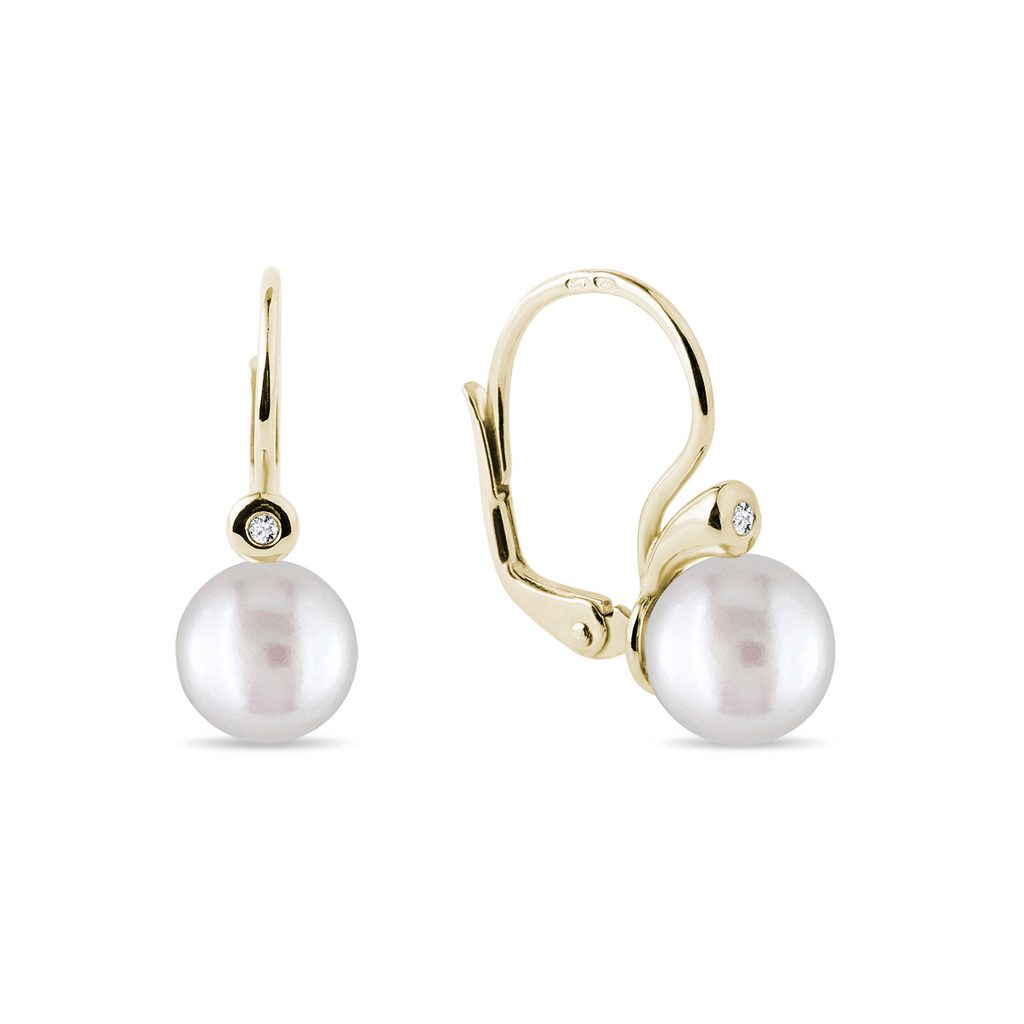 Pearl and diamond leverback earrings in gold | KLENOTA