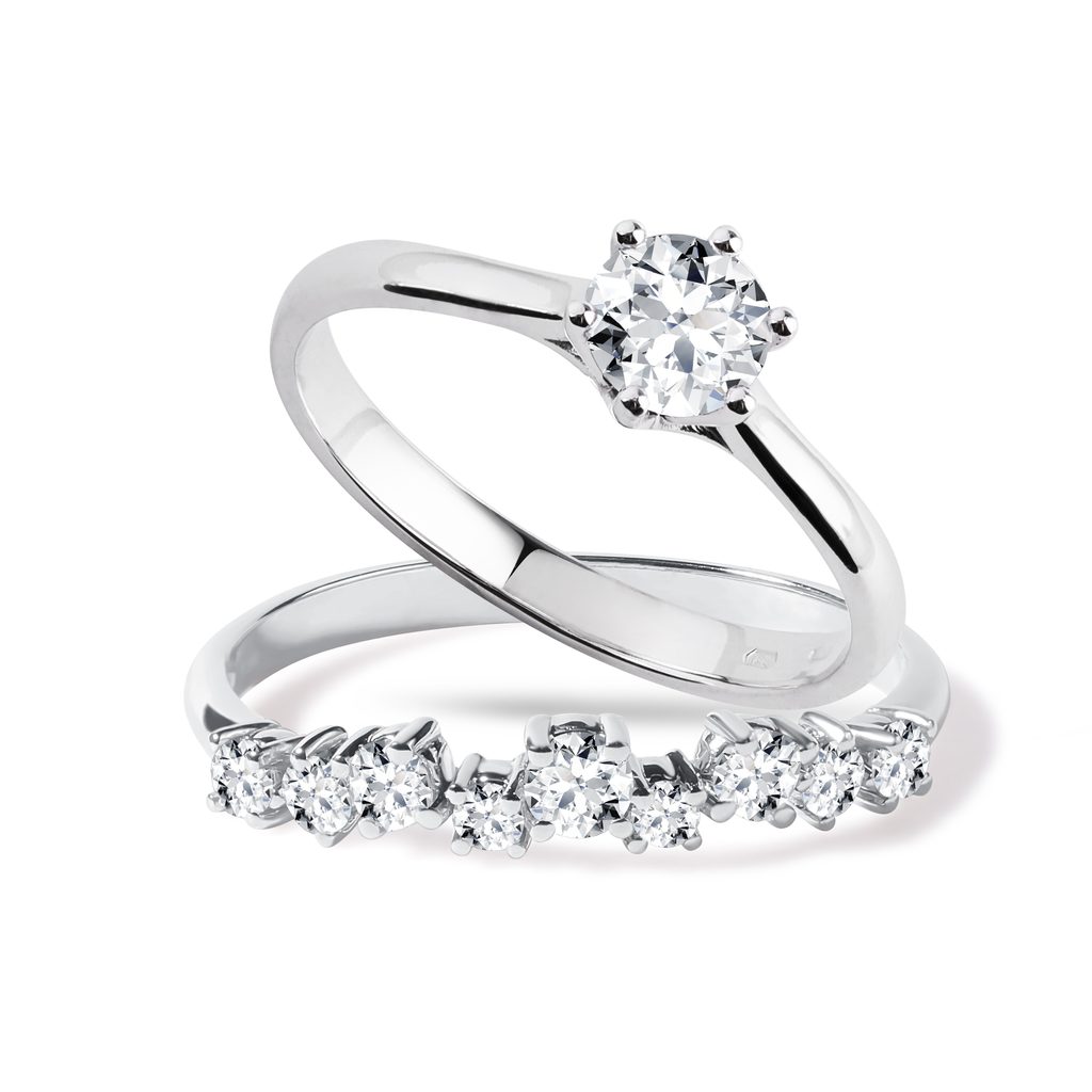 Jeu de bagues de fiançailles et de mariage en or blanc avec diamants |  KLENOTA