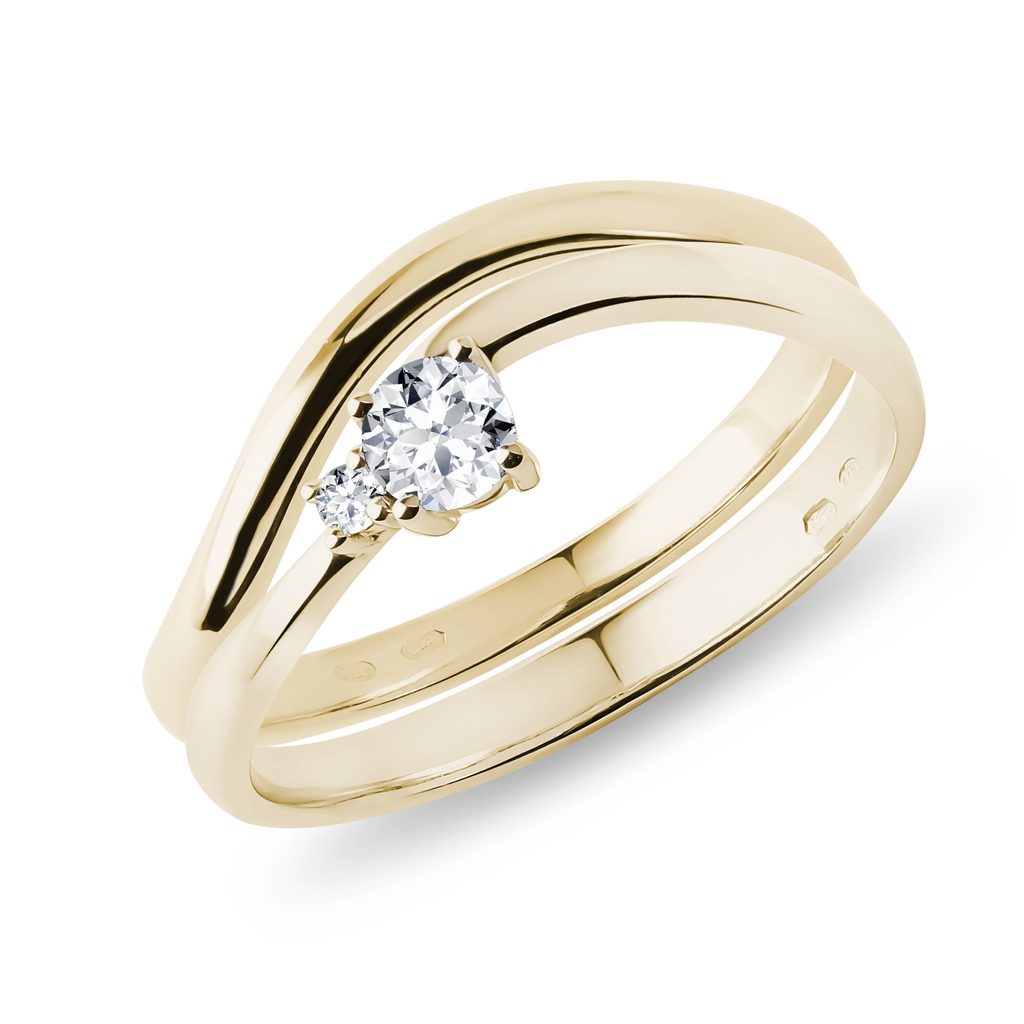 Diamond Wedding Ring Set Made of Yellow Gold