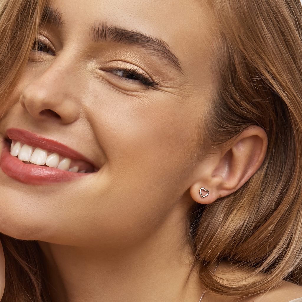 Diamond Heart Earrings in White Gold | KLENOTA