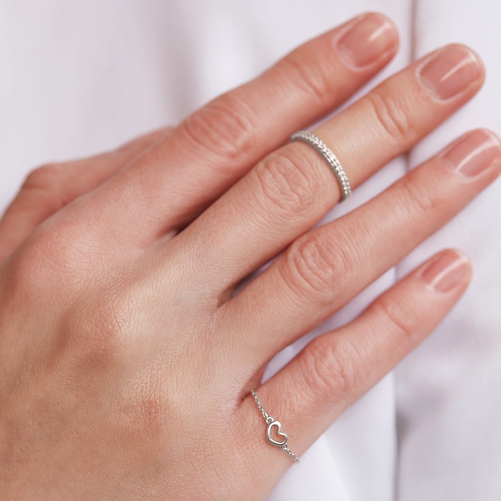 Řetízkový prsten srdce z bílého zlata | KLENOTA