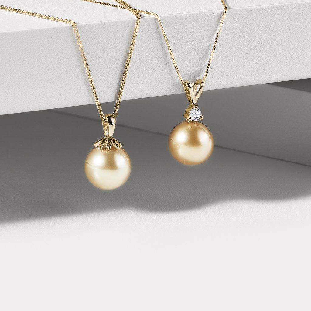 South sea pearl pendant in gold | KLENOTA