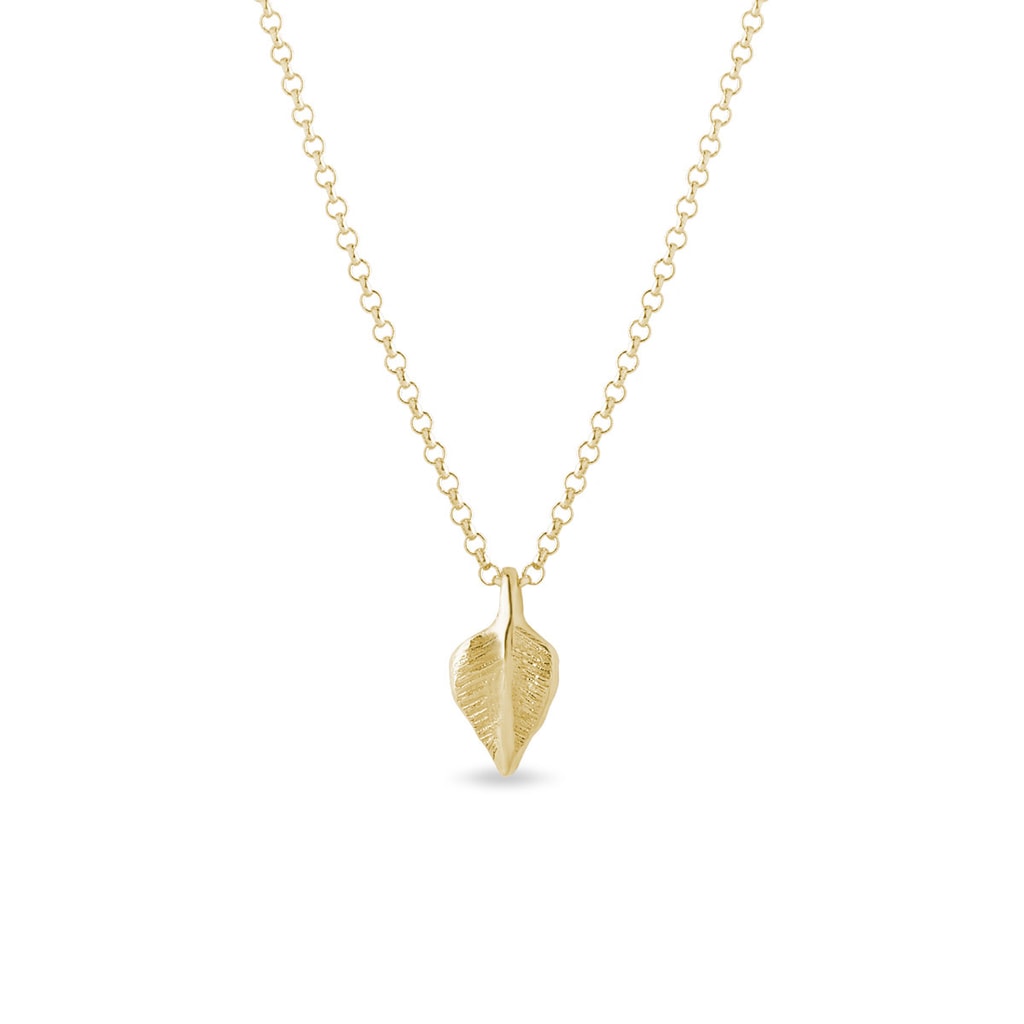 Small leaf necklace in yellow gold | KLENOTA