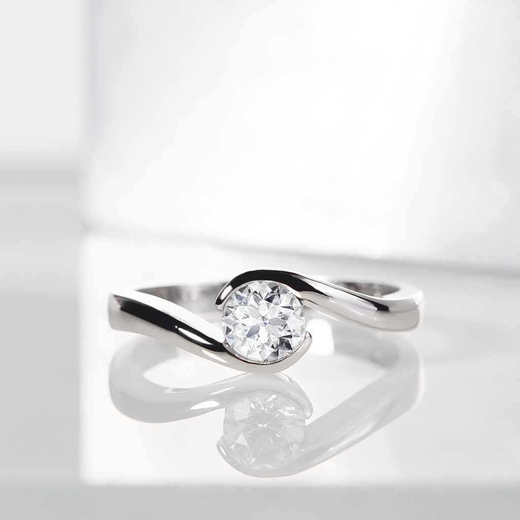Originální prsten z bílého zlata s 0,5ct diamantem | KLENOTA