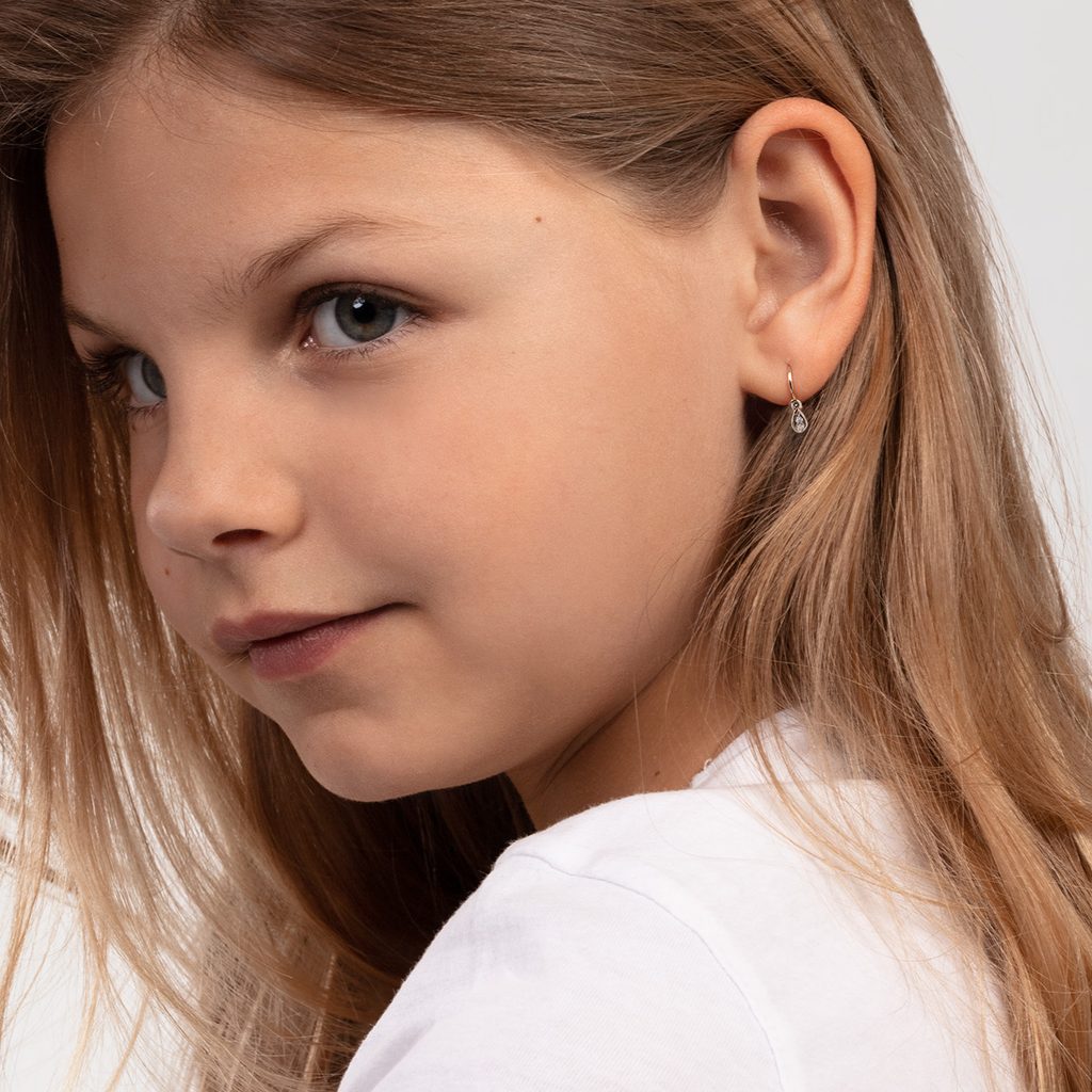 Boucles d'oreilles or blanc pour bébé avec diamants | KLENOTA